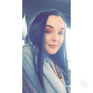 Meet your Posher, Alexis